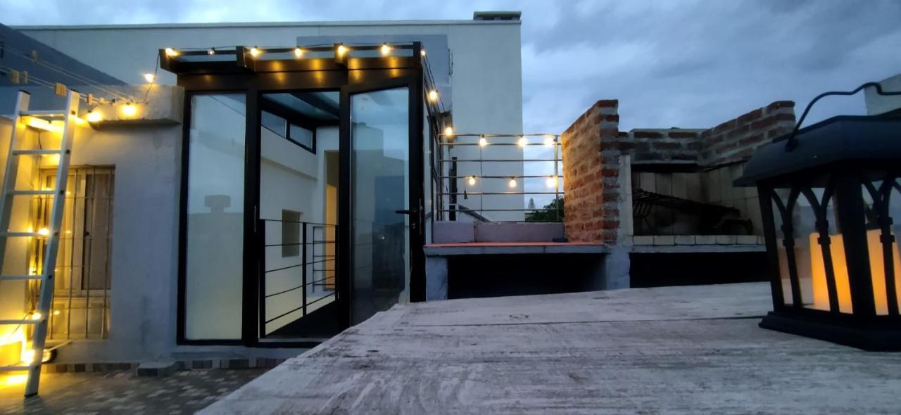 House With Large Terrace, Jacuzzi And Gated Parking For One Car Villa Montevideo Exteriör bild